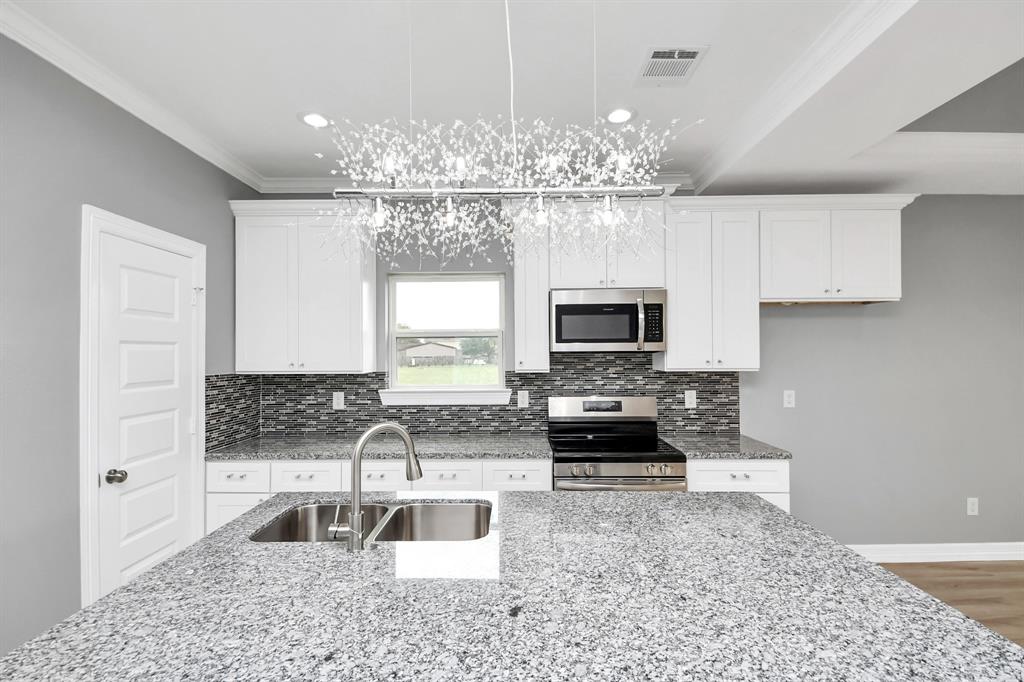 3531 Brook Valley Drive, Brookshire, Texas image 8
