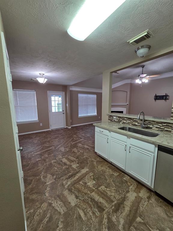 9325 Sioux Drive, La Porte, Texas image 6