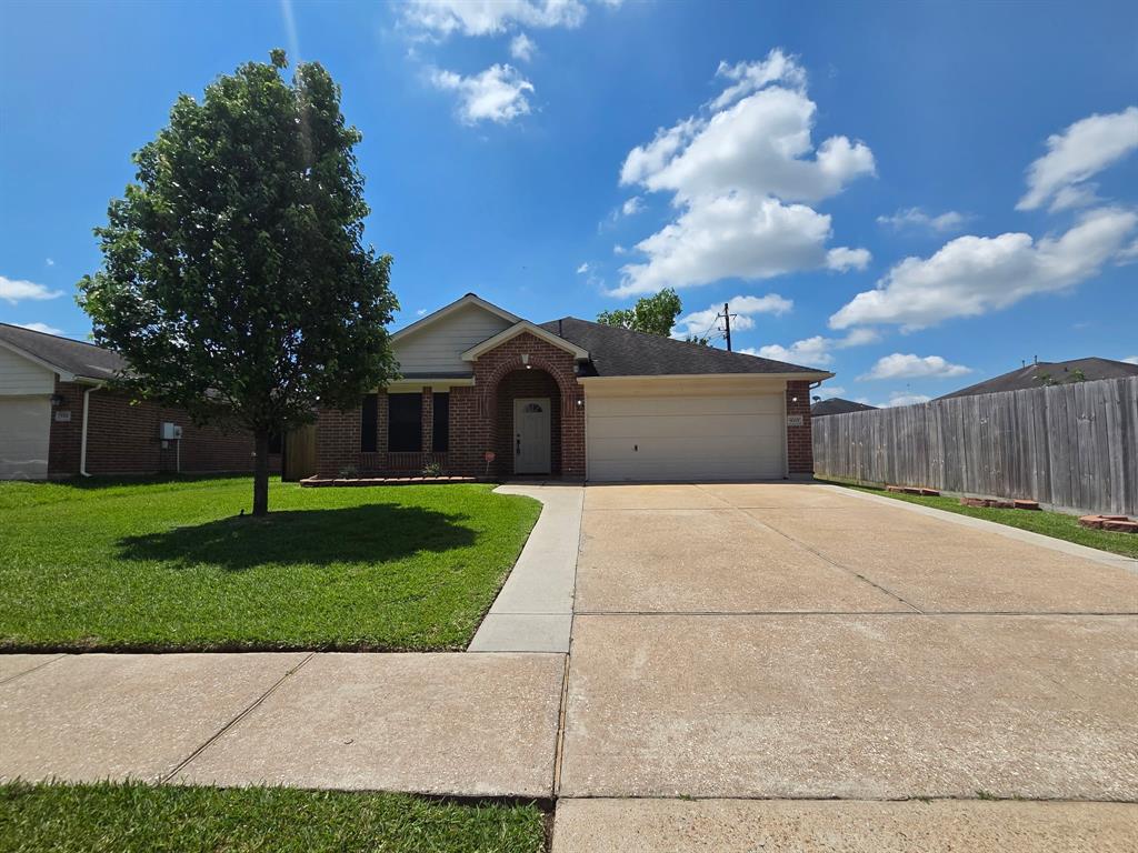 9325 Sioux Drive, La Porte, Texas image 2