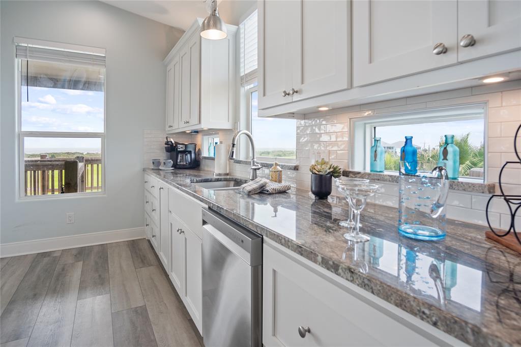 4413 Strand Avenue, Port Bolivar, Texas image 14
