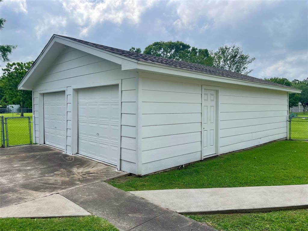1206 Main Street, Alvin, Texas image 4