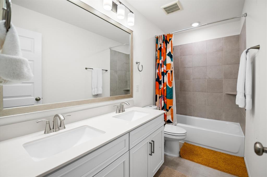 2806 Oakheath Crest Court, Pearland, Texas image 12