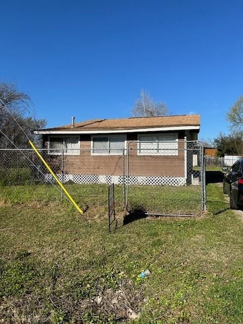 Single Family Residence in Houston TX 4203 Vivian Road.jpg