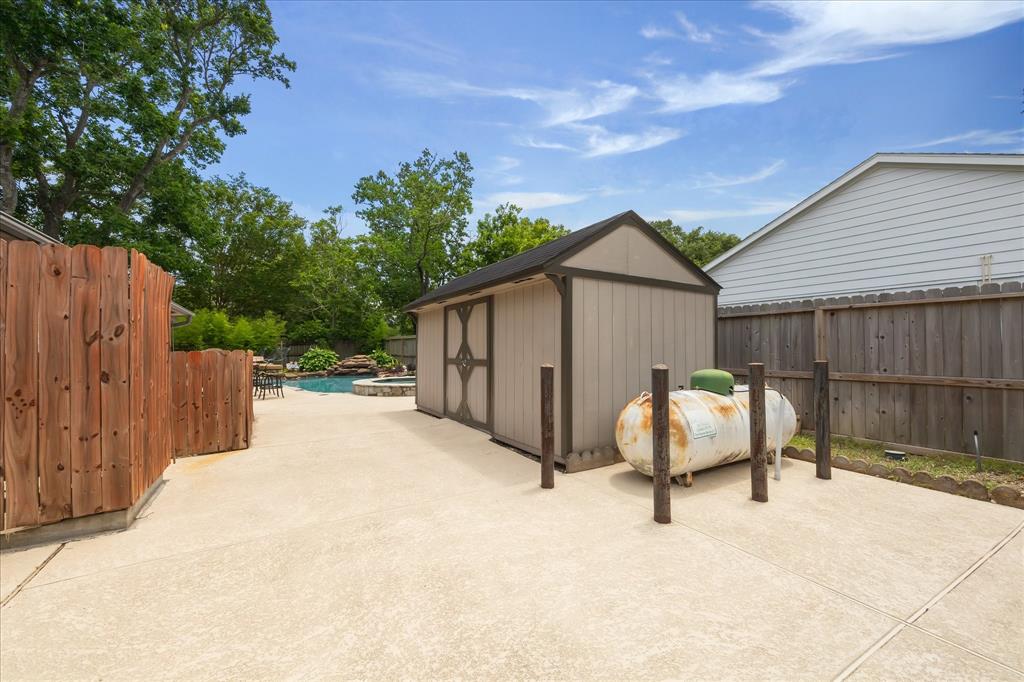 1018 W Castlewood Avenue, Friendswood, Texas image 37