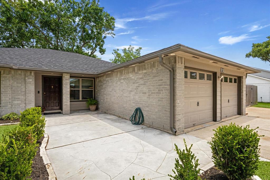 1018 W Castlewood Avenue, Friendswood, Texas image 5