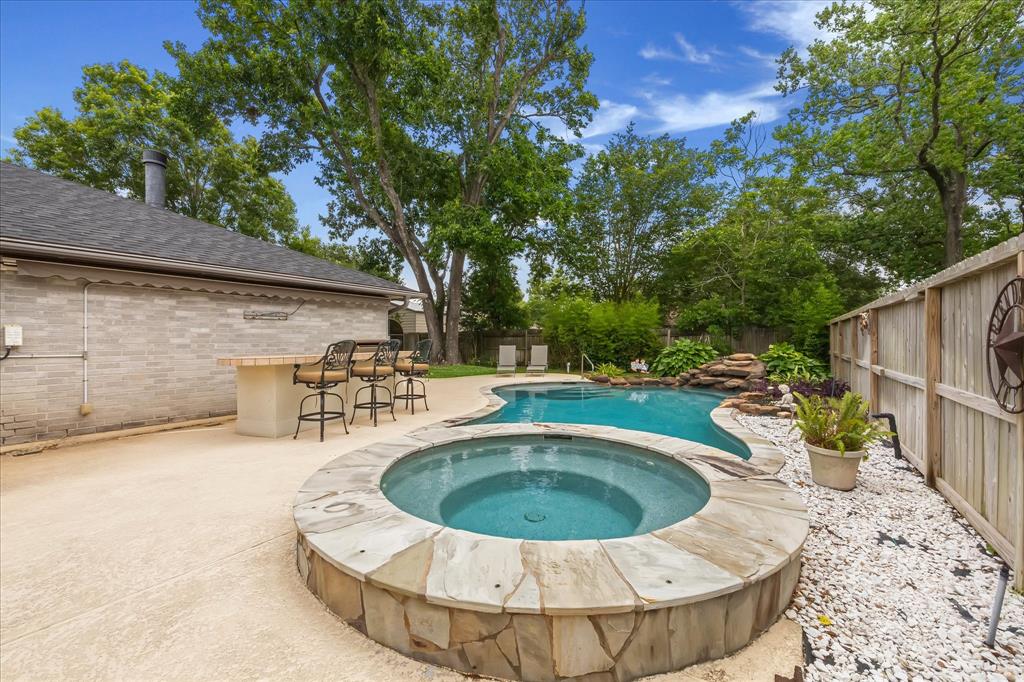 1018 W Castlewood Avenue, Friendswood, Texas image 34