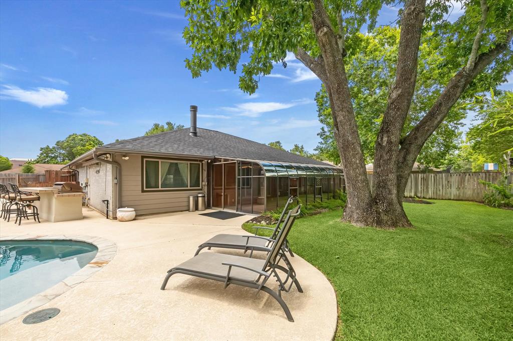 1018 W Castlewood Avenue, Friendswood, Texas image 35