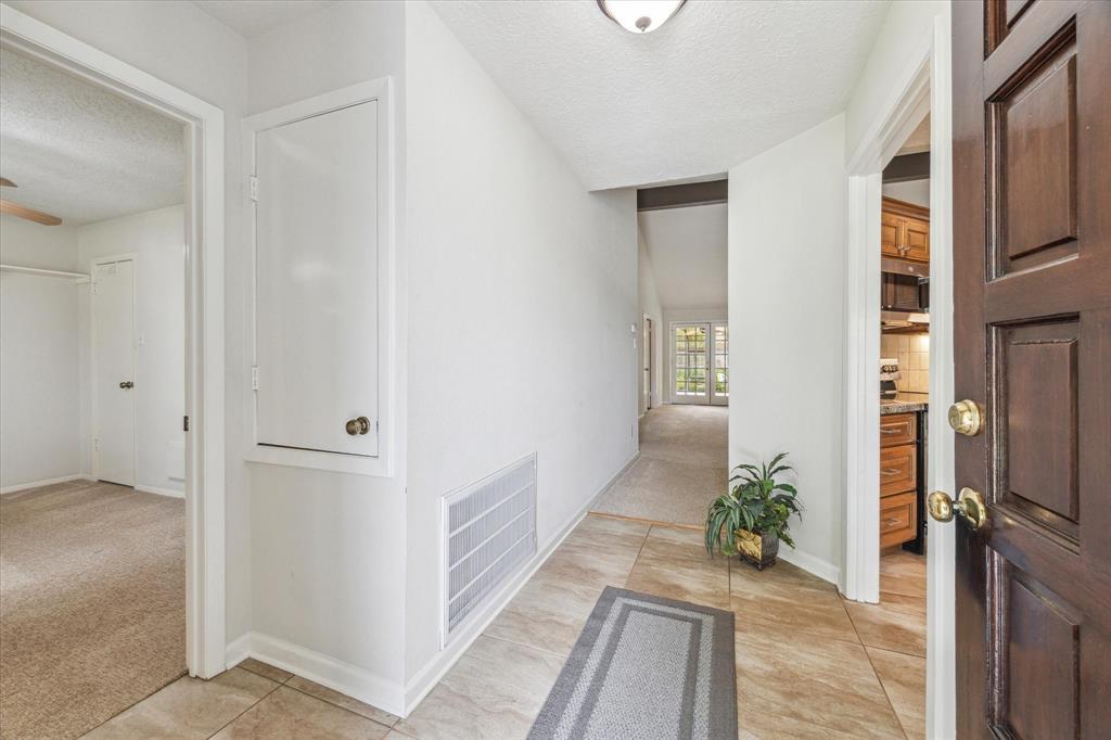 1018 W Castlewood Avenue, Friendswood, Texas image 7