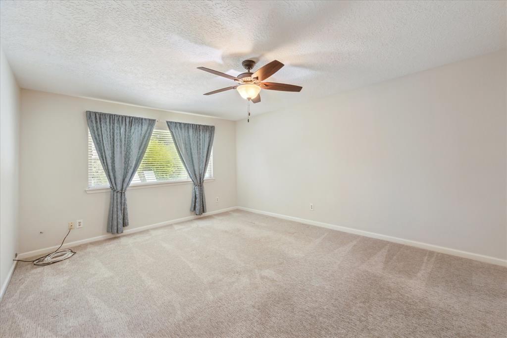 1018 W Castlewood Avenue, Friendswood, Texas image 21