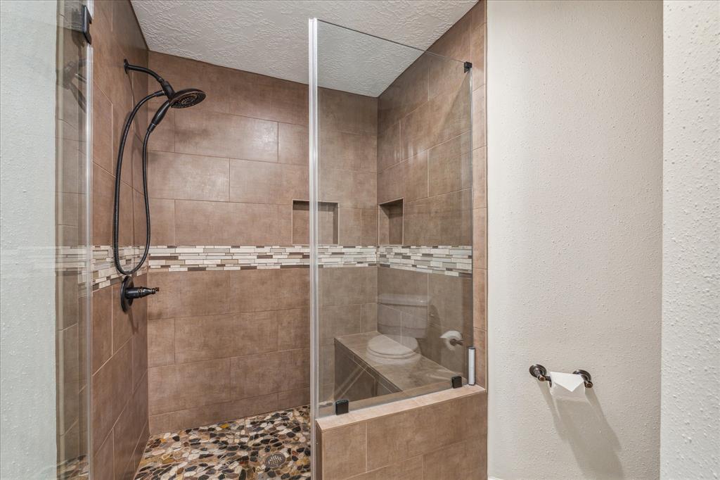 1018 W Castlewood Avenue, Friendswood, Texas image 23