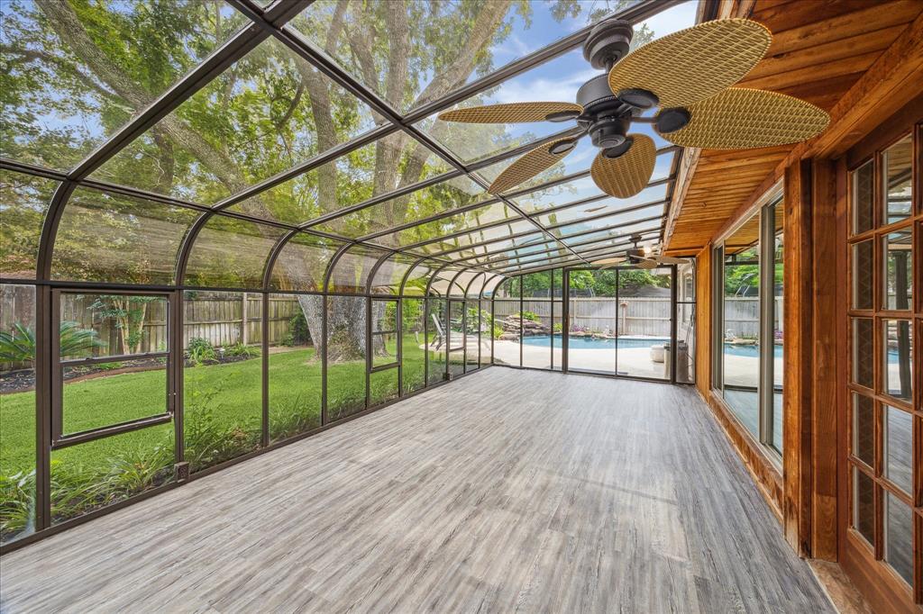 1018 W Castlewood Avenue, Friendswood, Texas image 29