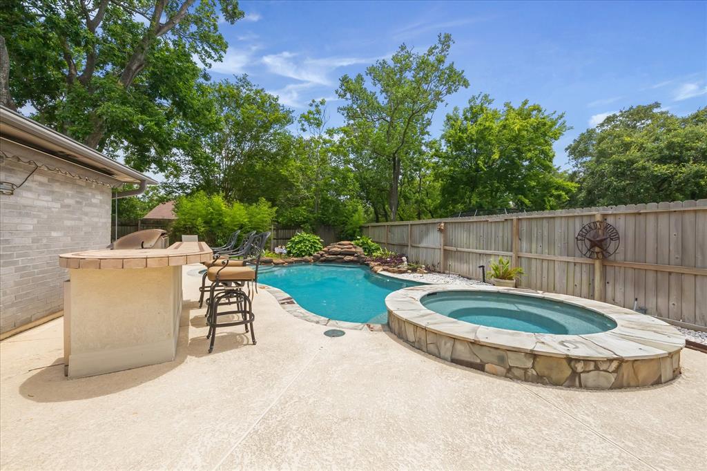 1018 W Castlewood Avenue, Friendswood, Texas image 33