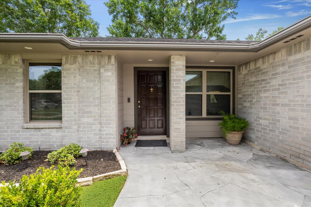 1018 W Castlewood Avenue, Friendswood, Texas image 6