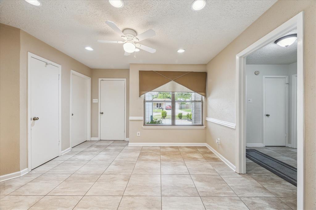 1018 W Castlewood Avenue, Friendswood, Texas image 8