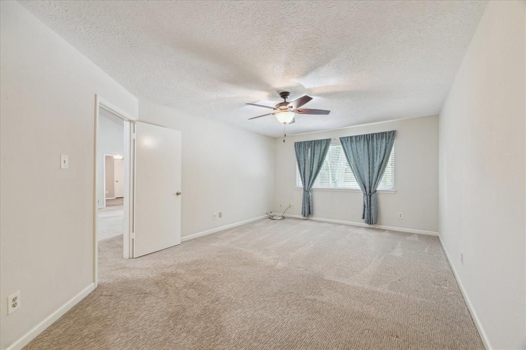 1018 W Castlewood Avenue, Friendswood, Texas image 20