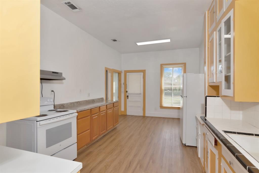 428 E Magnolia Street, Angleton, Texas image 12