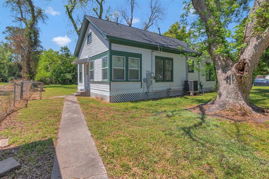 428 E Magnolia Street, Angleton, Texas image 18