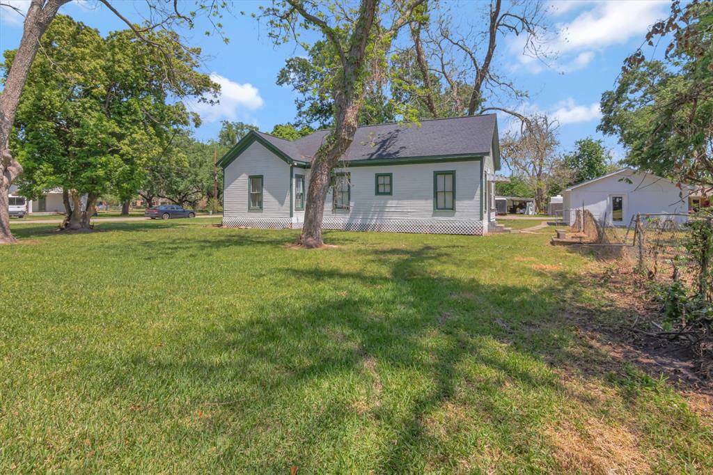 428 E Magnolia Street, Angleton, Texas image 16