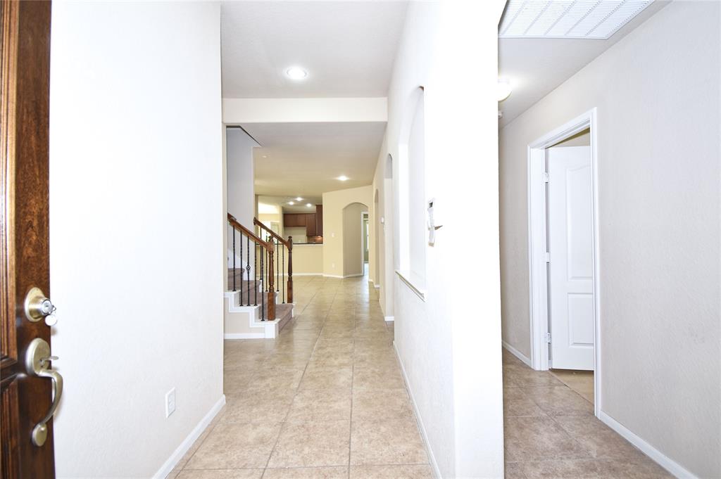 24034 Schults Meadow Lane, Spring, Texas image 5