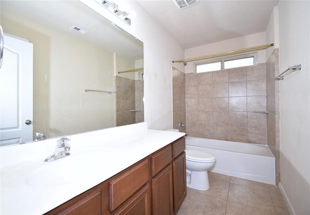 24034 Schults Meadow Lane, Spring, Texas image 9