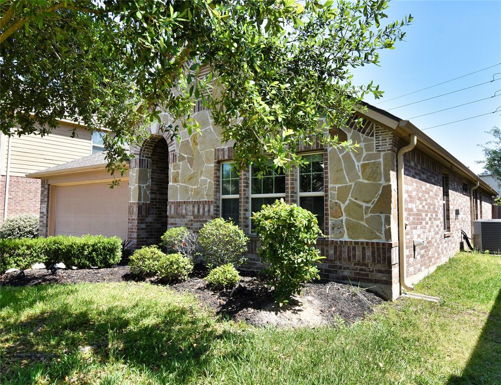 24034 Schults Meadow Lane, Spring, Texas image 2