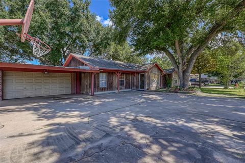 Single Family Residence in Houston TX 12106 Cedar Gap Lane.jpg