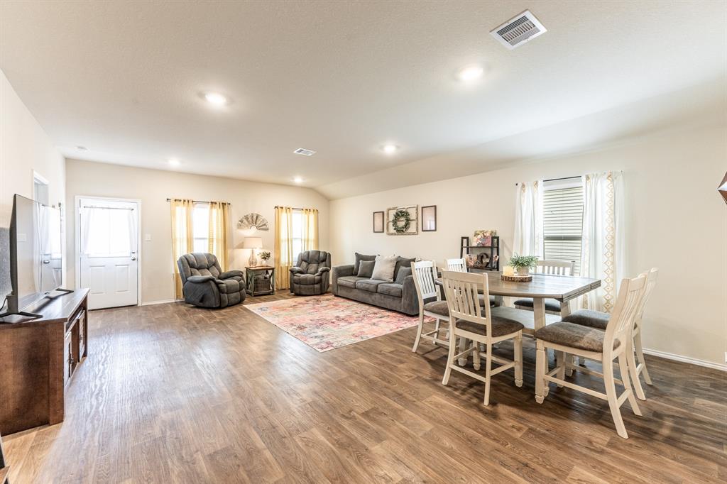 128 Barton Creek Drive, Huntsville, Texas image 4