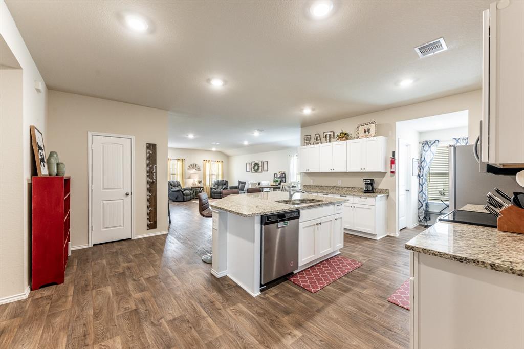 128 Barton Creek Drive, Huntsville, Texas image 10