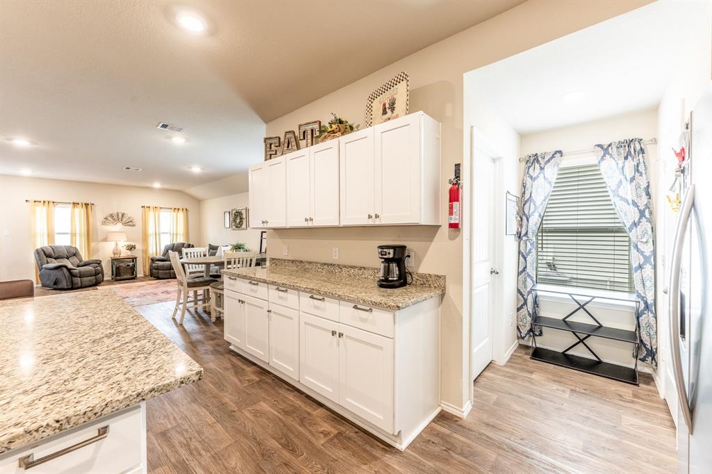 128 Barton Creek Drive, Huntsville, Texas image 13