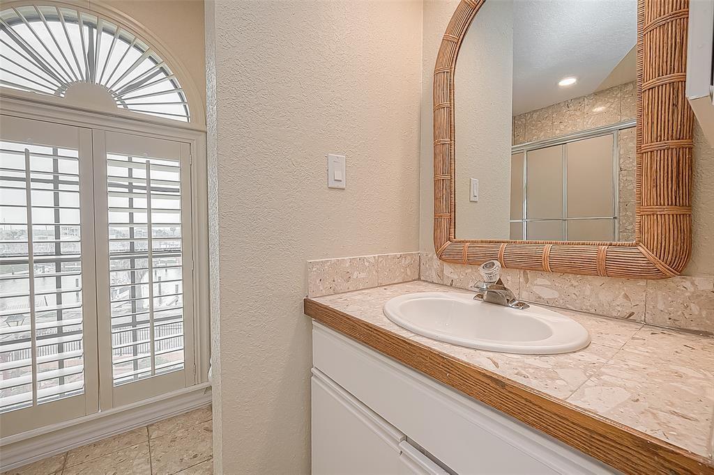 411 Sailfish Ln Ln #102, Freeport, Texas image 28