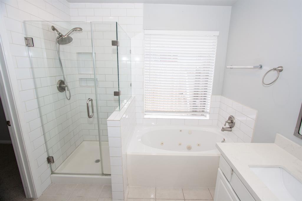 4906 Lochman Lane, Pearland, Texas image 9