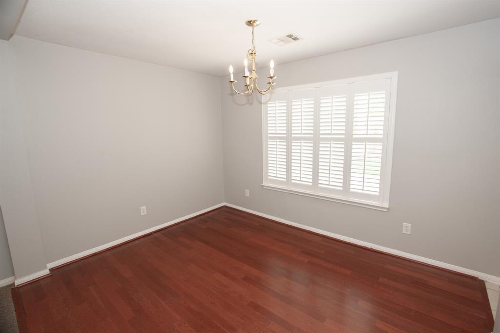 4906 Lochman Lane, Pearland, Texas image 3