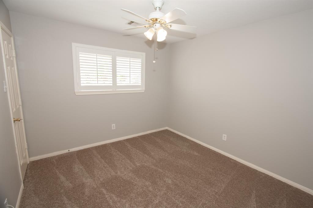 4906 Lochman Lane, Pearland, Texas image 12