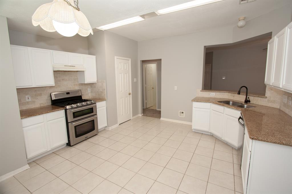 4906 Lochman Lane, Pearland, Texas image 5