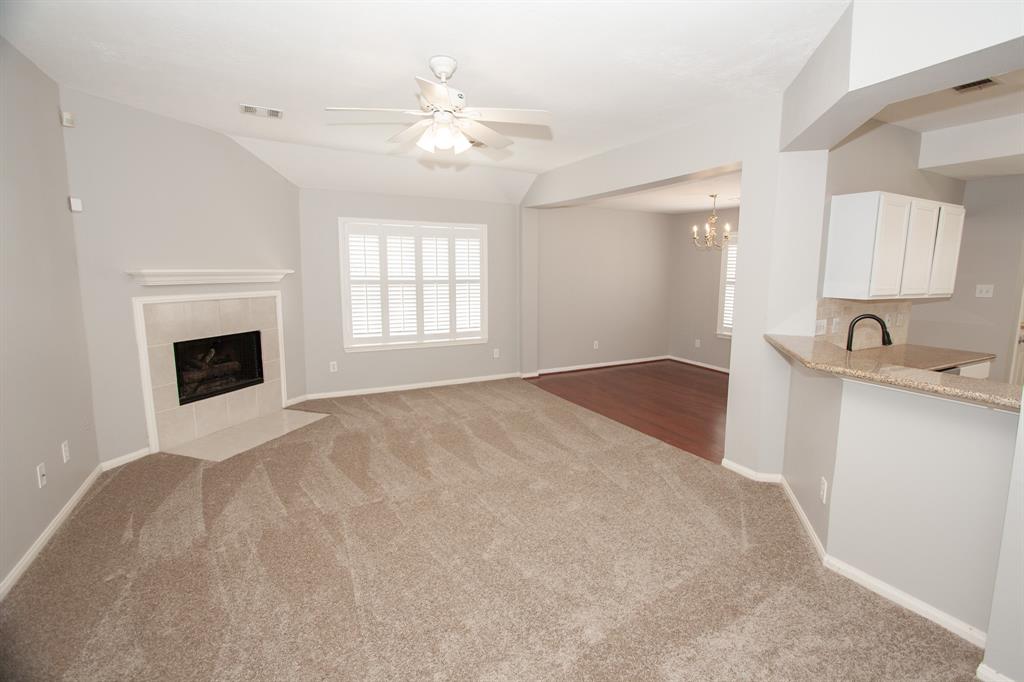 4906 Lochman Lane, Pearland, Texas image 2