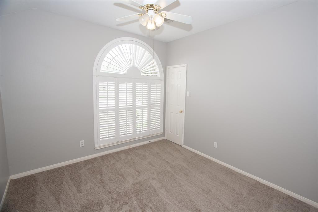 4906 Lochman Lane, Pearland, Texas image 11