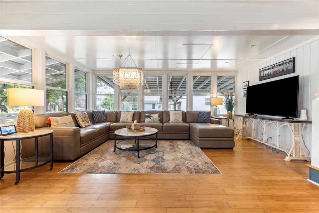 210 Queen Road, Clear Lake Shores, Texas image 11