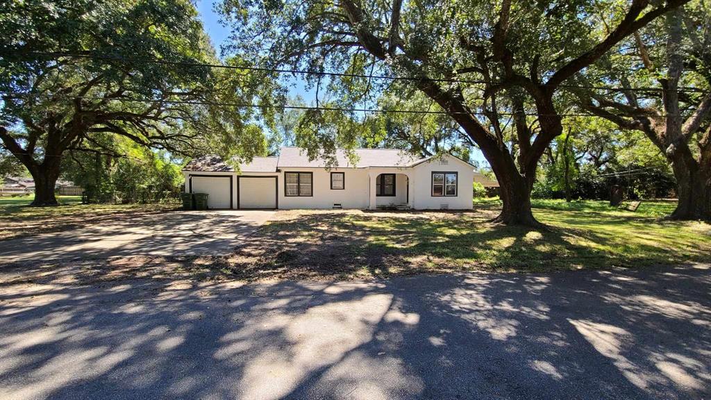 1812 Willow Street, Liberty, Texas image 1