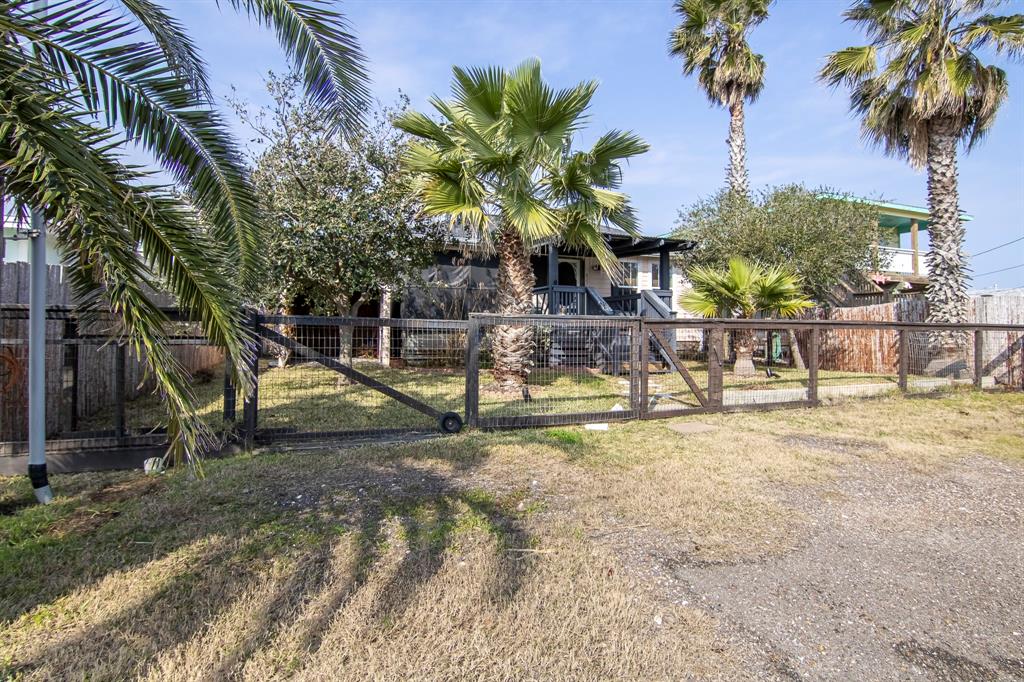 827 S Magnolia Street, Rockport, Texas image 3