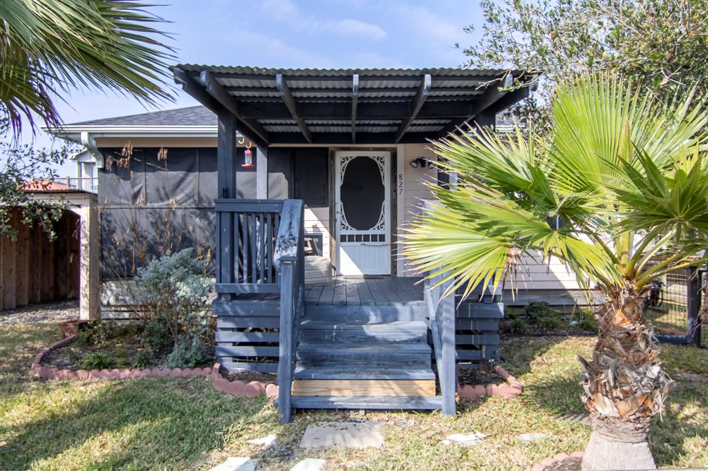 827 S Magnolia Street, Rockport, Texas image 1