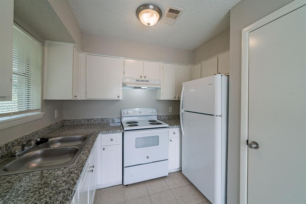 10003 Valley Sun Drive, Houston, Texas image 4
