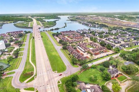 Photo of 18800 Egret Bay Boulevard #1505, Webster, TX 77058 (MLS # 90154578)