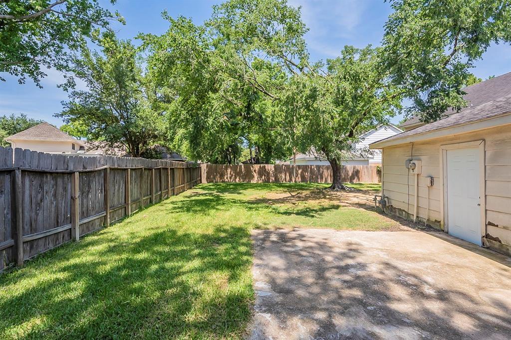 7803 Hurst Forest Drive, Humble, Texas image 45