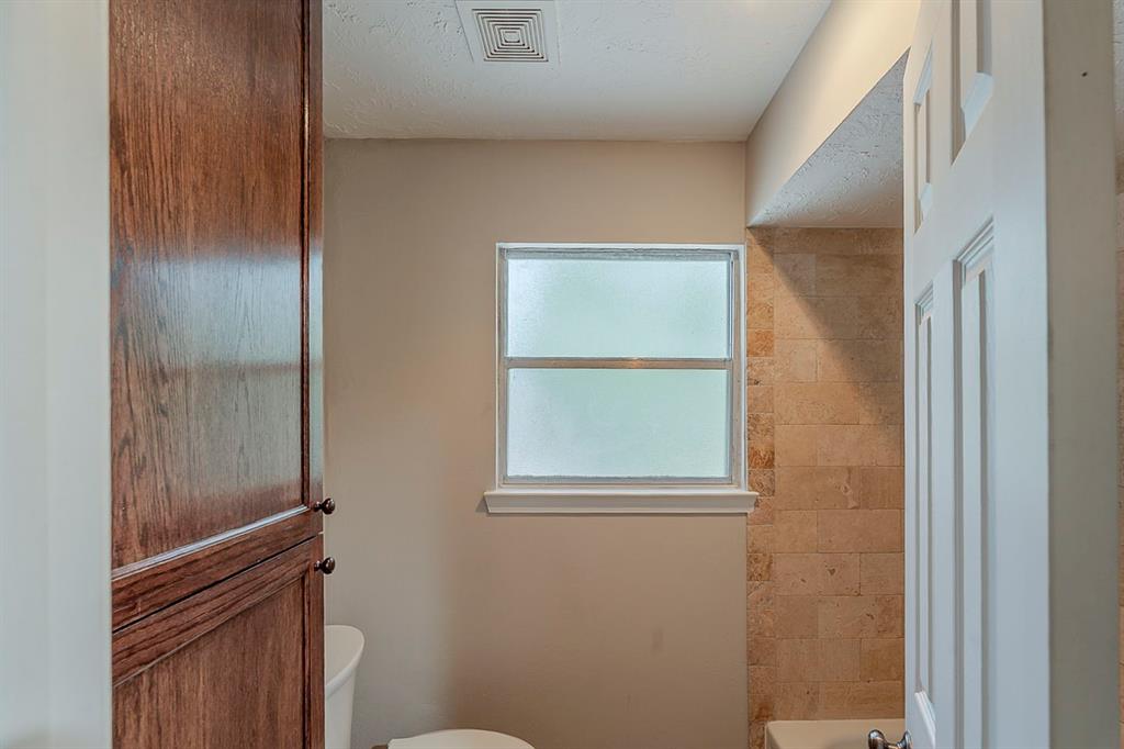 7803 Hurst Forest Drive, Humble, Texas image 32