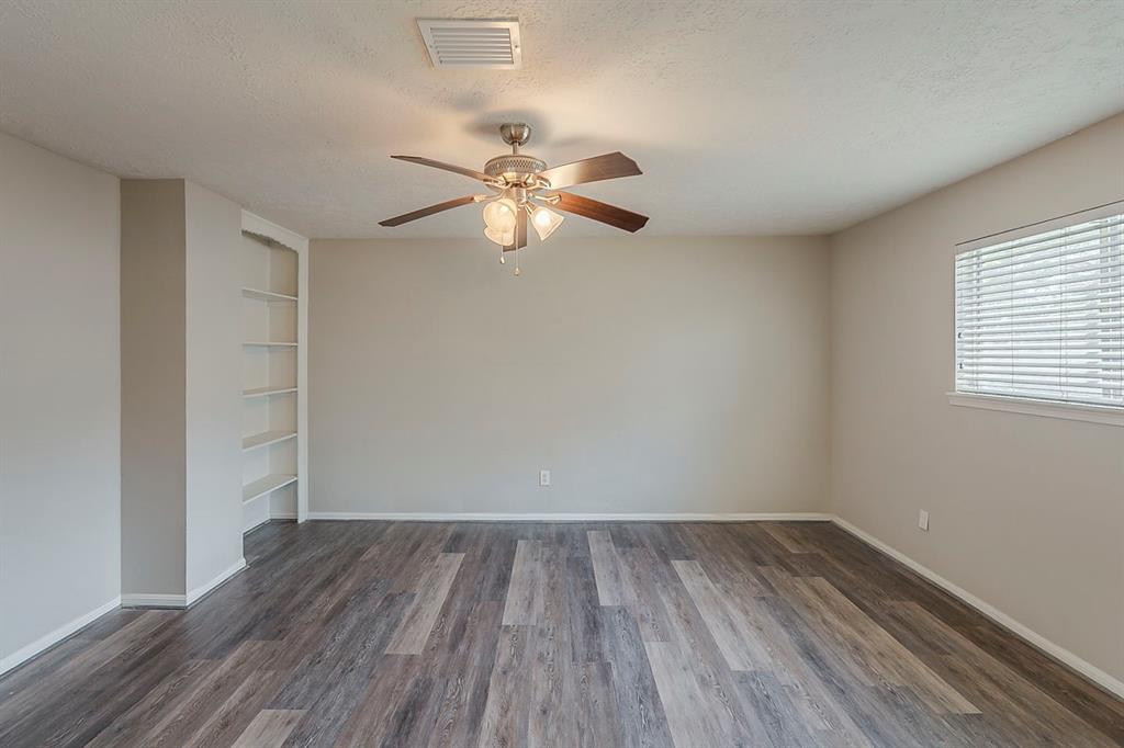 7803 Hurst Forest Drive, Humble, Texas image 28