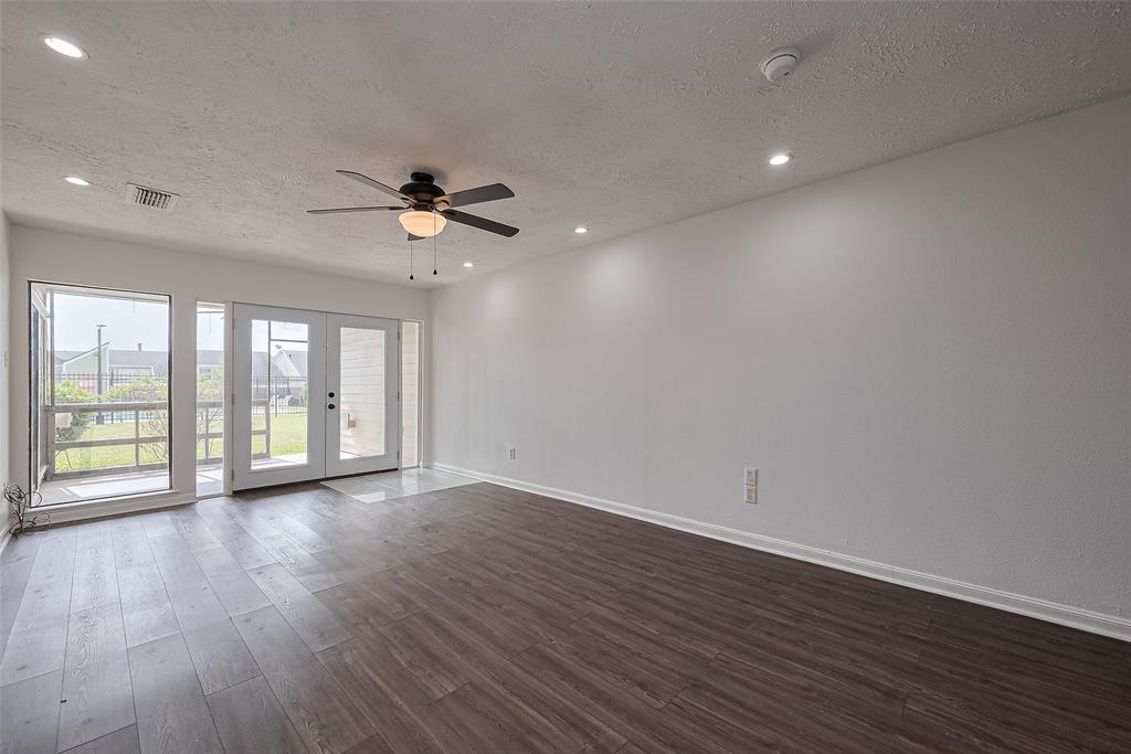 41 April Point Drive, Conroe, Texas image 4