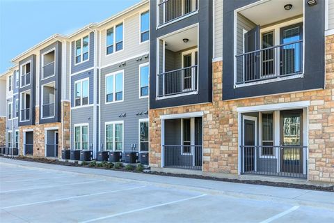 Condo For Rent - 7011 Mckinney Falls Parkway<br/> Austin, TX 78744