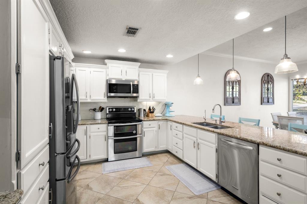 99 April Wind Dr Drive, Conroe, Texas image 6