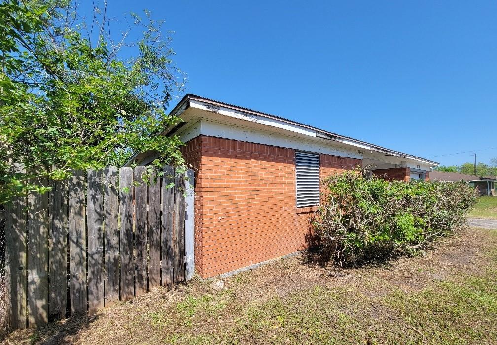 6710 Fairwood Road, Hitchcock, Texas image 4