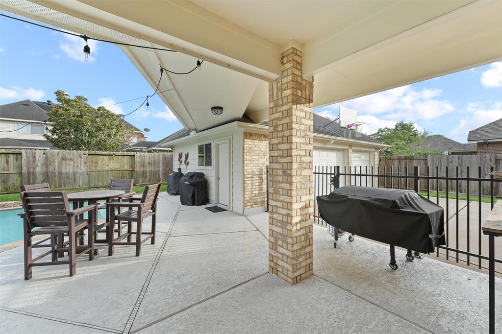 2818 Shallow Springs Court, Manvel, Texas image 32